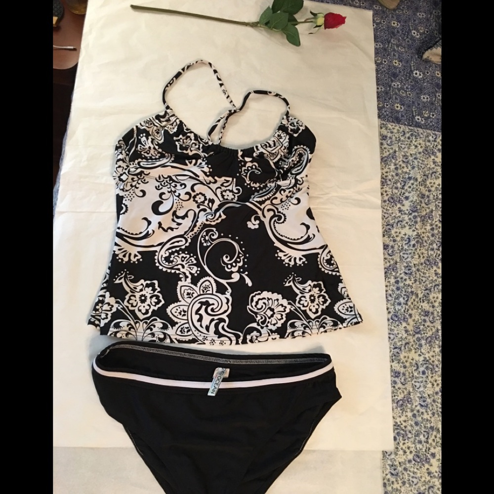 🥀24th & Ocean 2 Piece Swimsuit