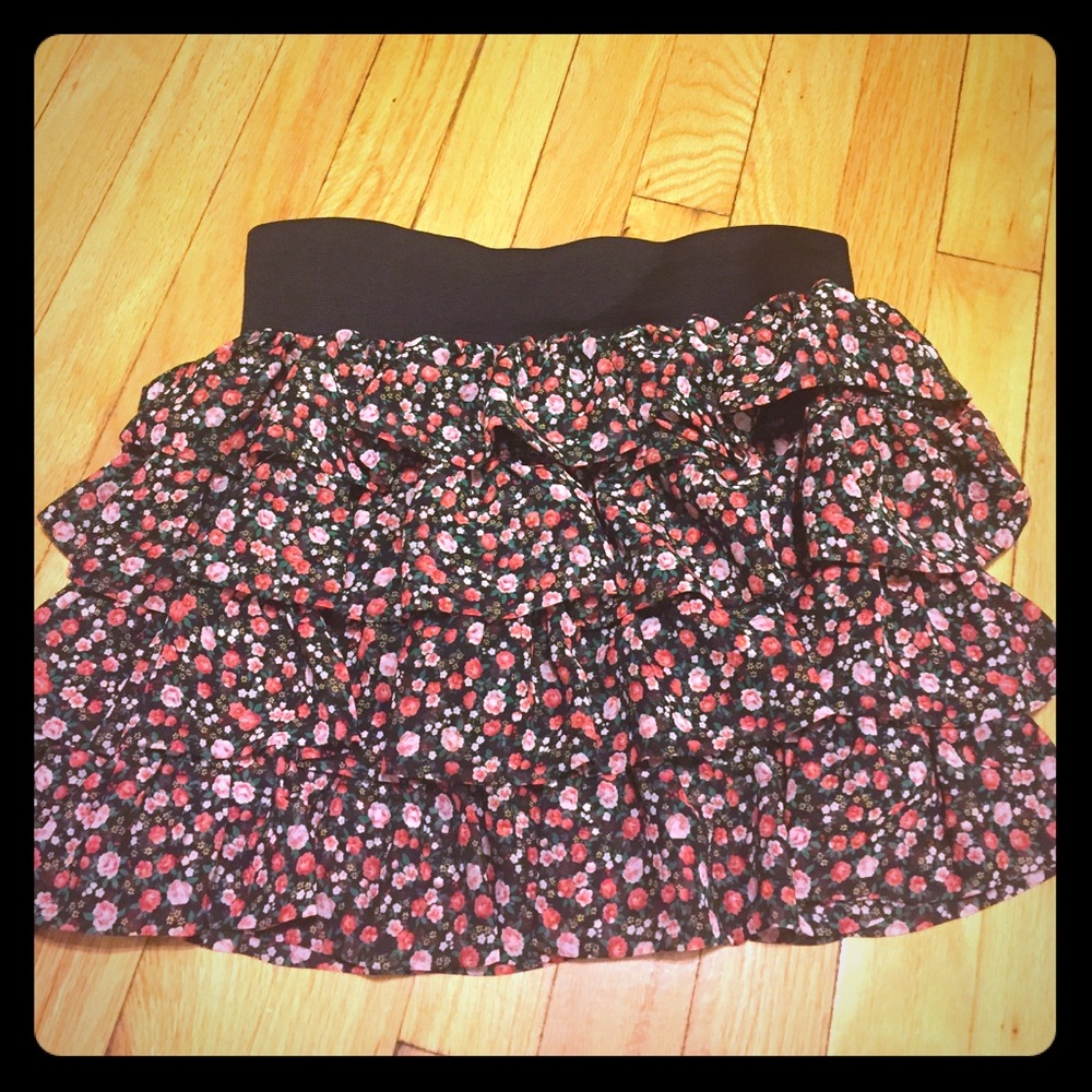 Charlotte R- High waisted ruffled skirt
