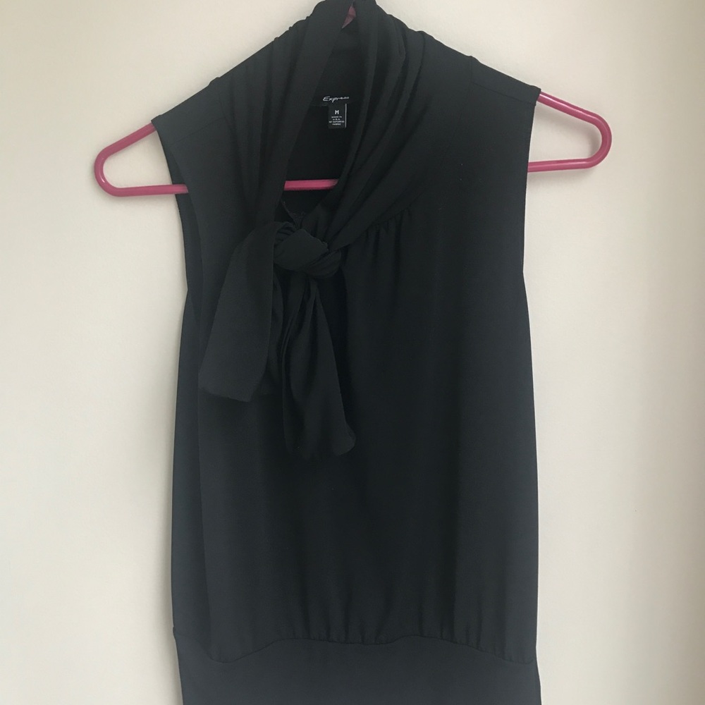 ⭐️Express black tied tank top