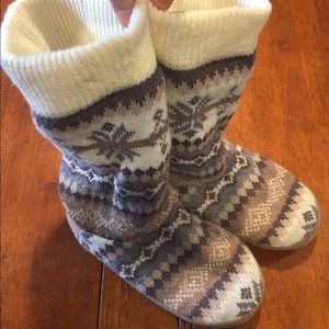 Women’s Muk Luks Boot Slippers size L (8-9)