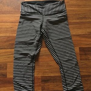 Wunder Under Lululemon yoga pants. Cropped.