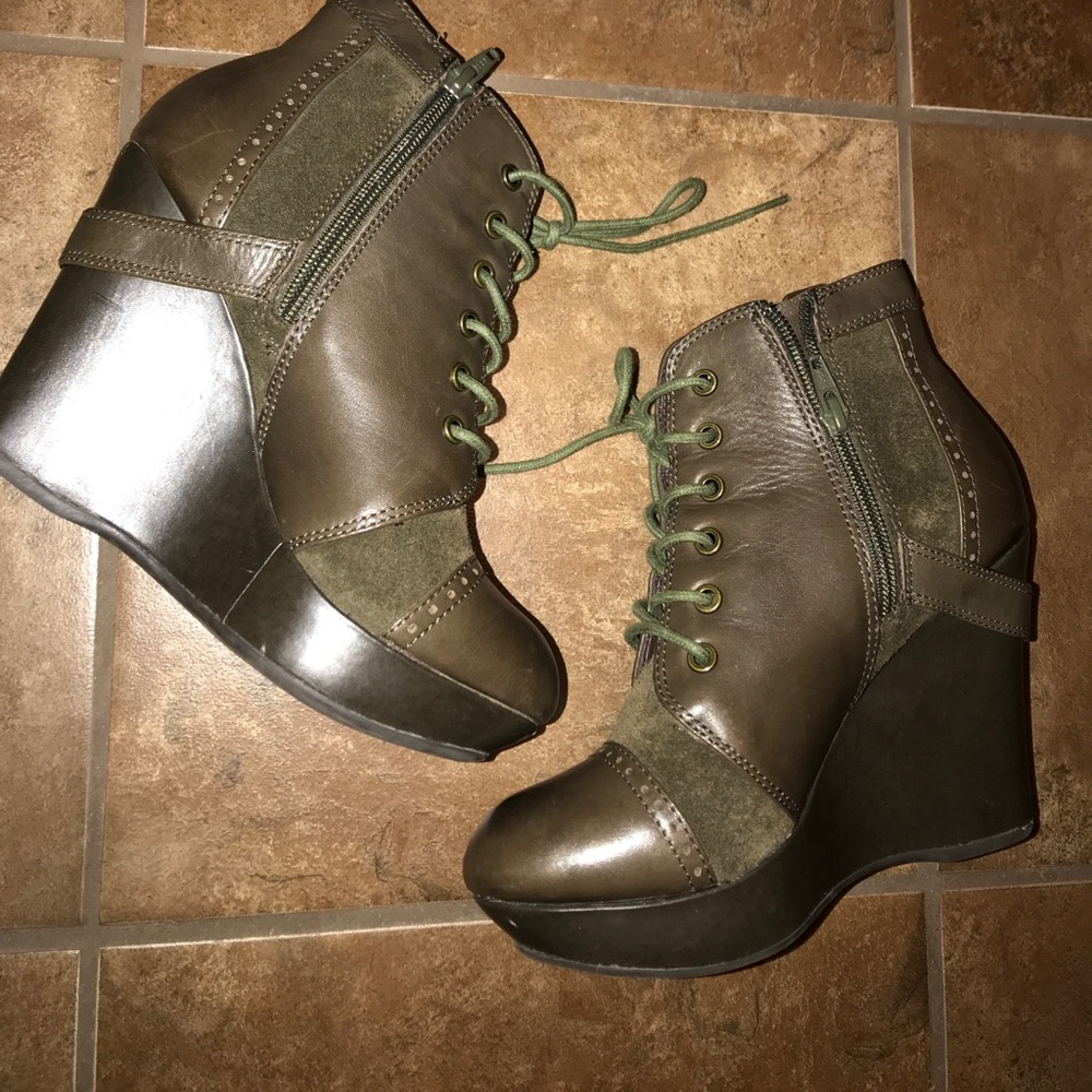 Army green Gianni Bini wedge boots!