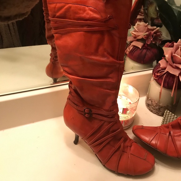 Shoes - Picture 2 of 8