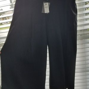 NWT. Lane Bryant  Wide leg capris 14w/16w