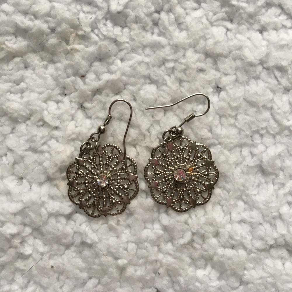 Silver lace print rhinestone earrings!