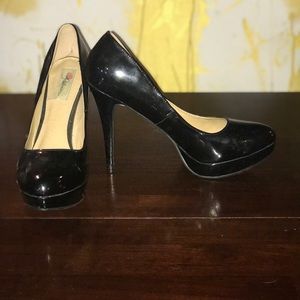 Black patent leather pumps