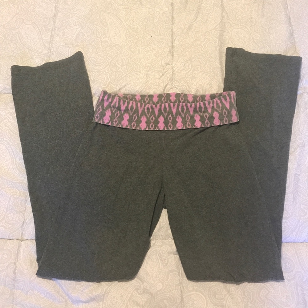 Yoga pants, with a cute wait pattern