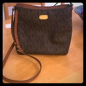 Brand new used only a few times Michael Kors purse