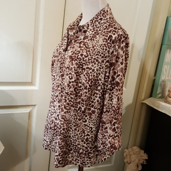 Covington Animal Print Blouse. Zips In Front. Lg. - Picture 3 of 8