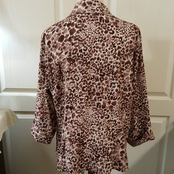 Covington Animal Print Blouse. Zips In Front. Lg. - Picture 4 of 8