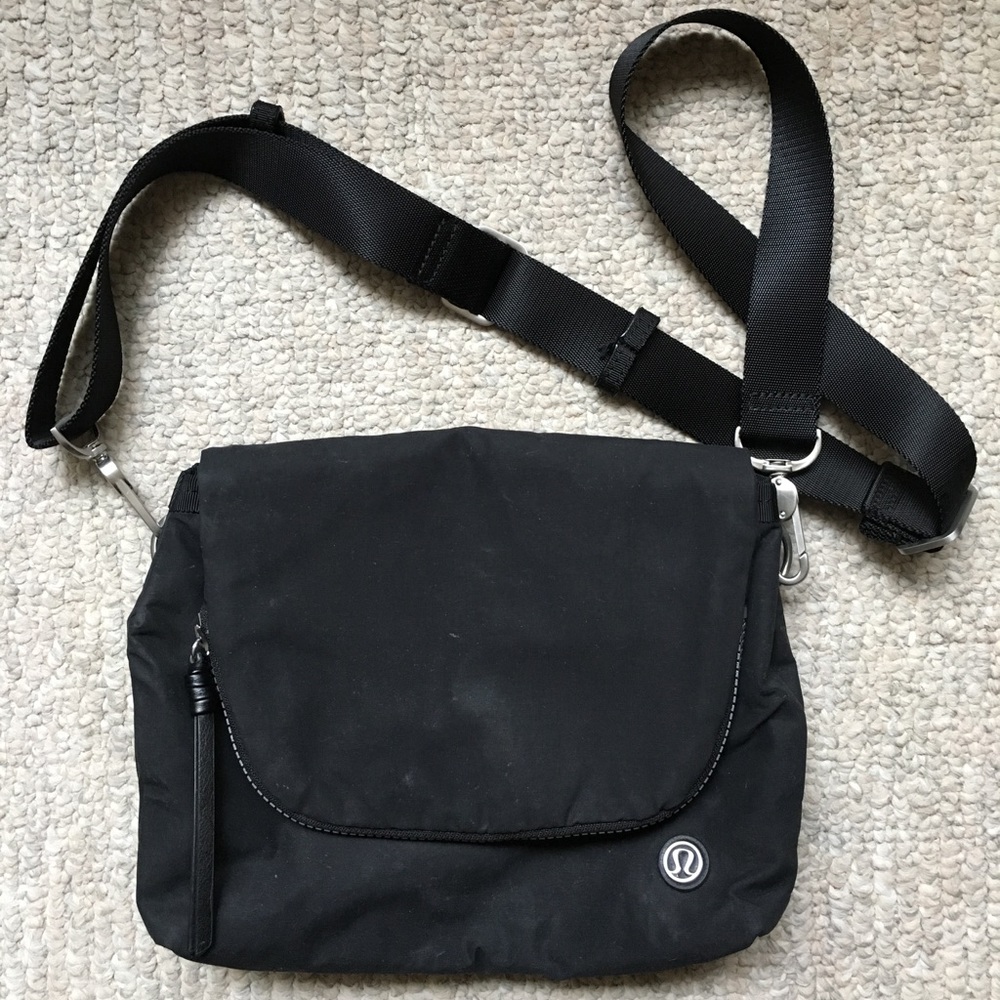 Lululemon black crossbody purse / bag