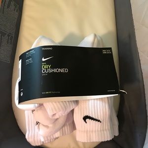 Nike socks brand new men’s 8 to 12 size