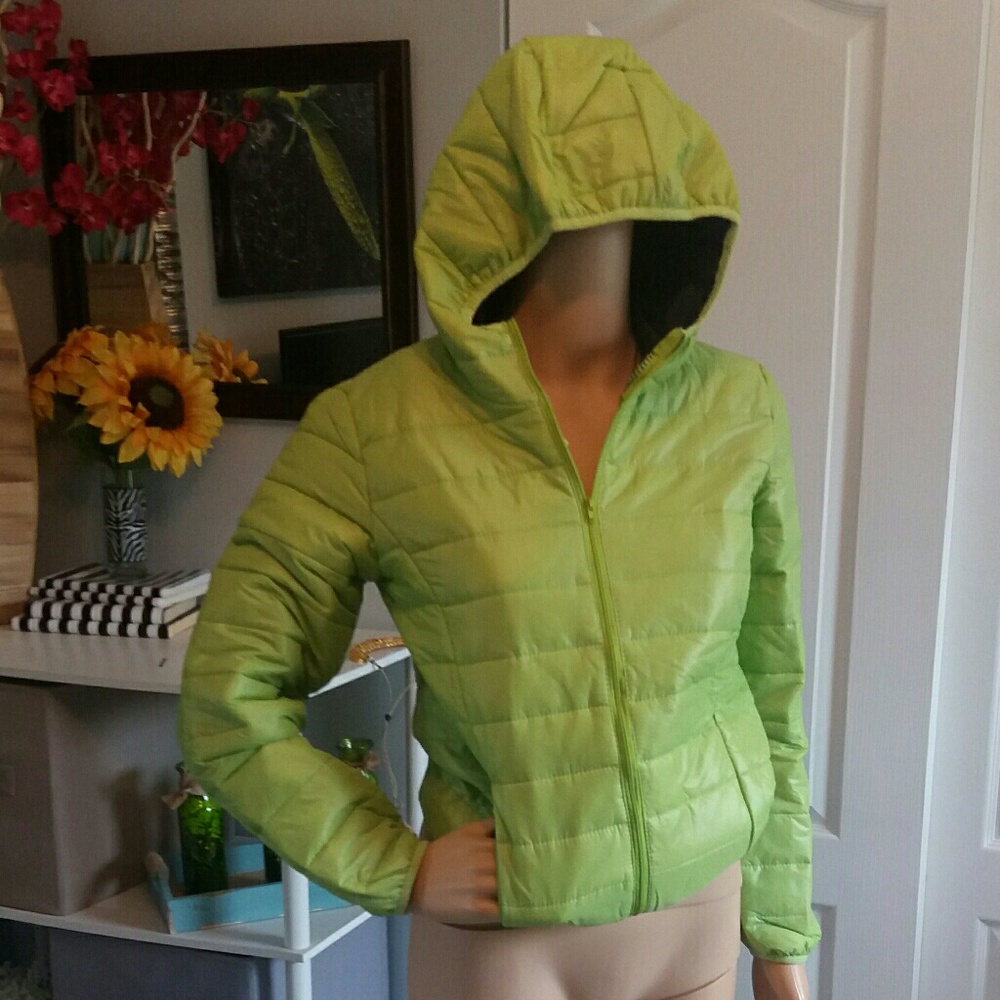 Green hooded Fall/Spring jacket, zippered pockets