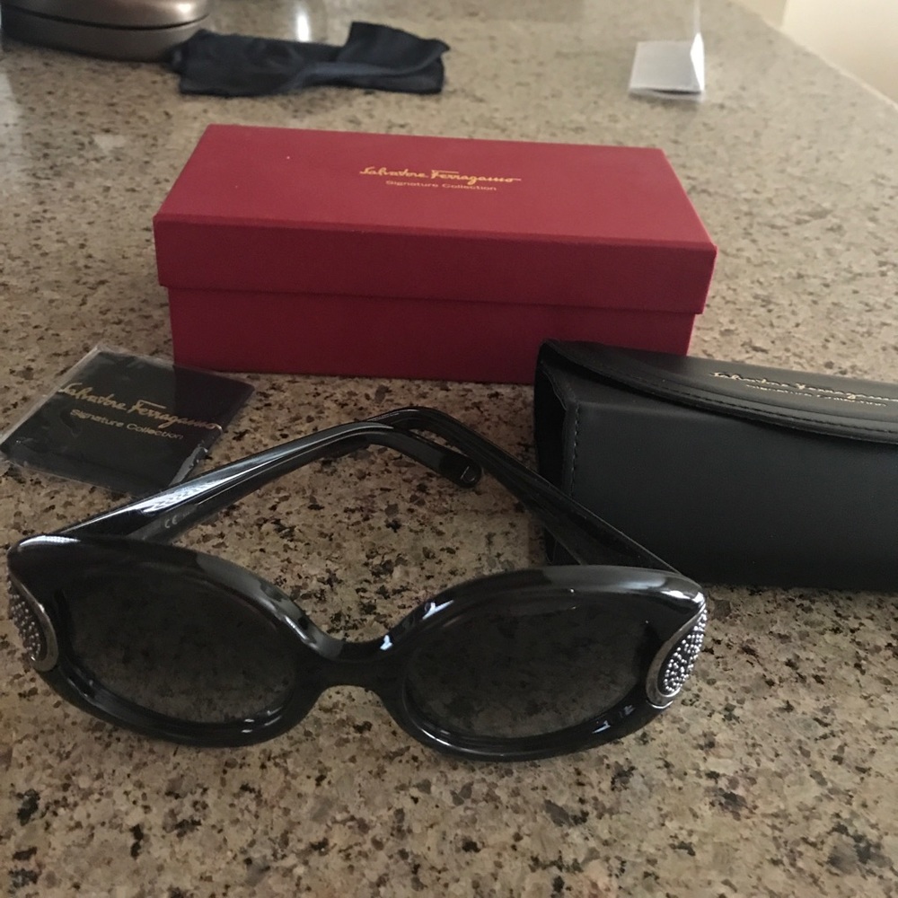 Salvatore ferragamo signature collection