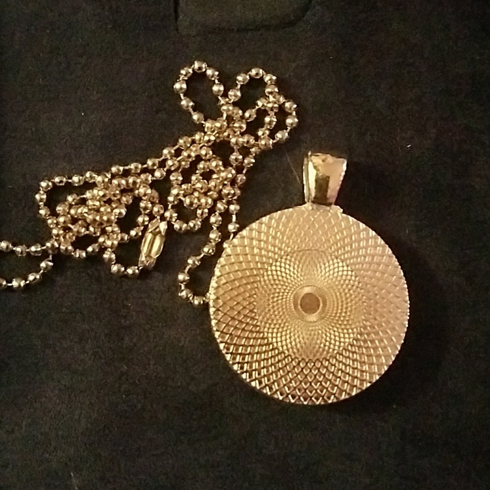 Neckless - Picture 2 of 2