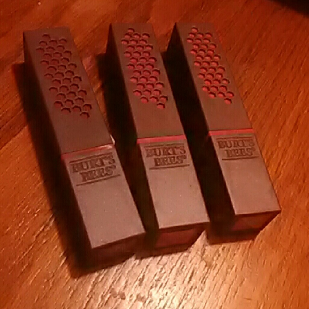 Burt's bees 100% natural lipstick set off 3