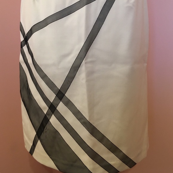 Express Cream & Black skirt SIZE 7/8 - Picture 2 of 3