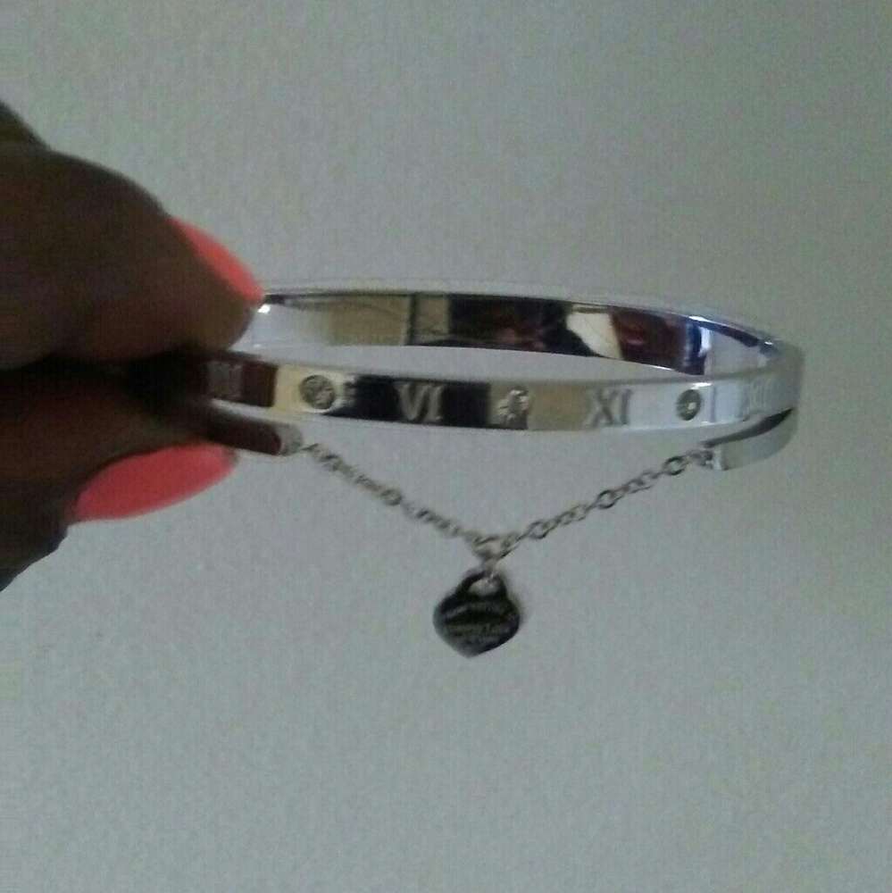 Bangle bracelet