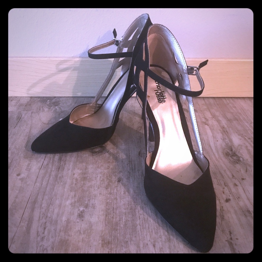Stunning black heels