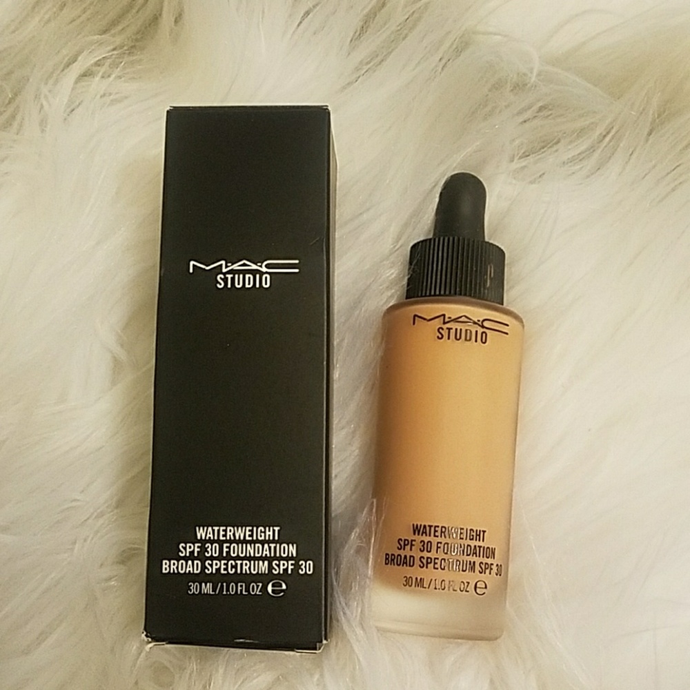 MAC water weight foundation NW30