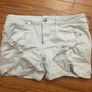 White American Eagle shorts