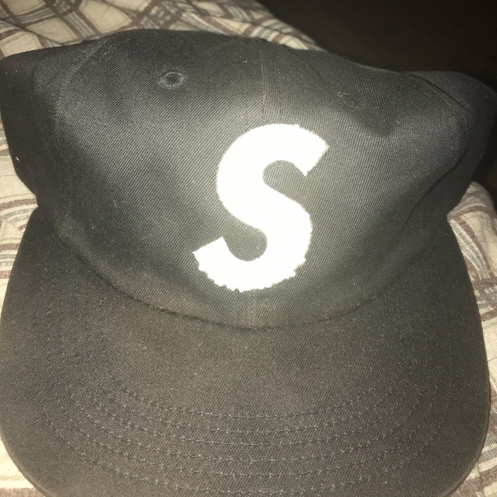 Supreme S hat