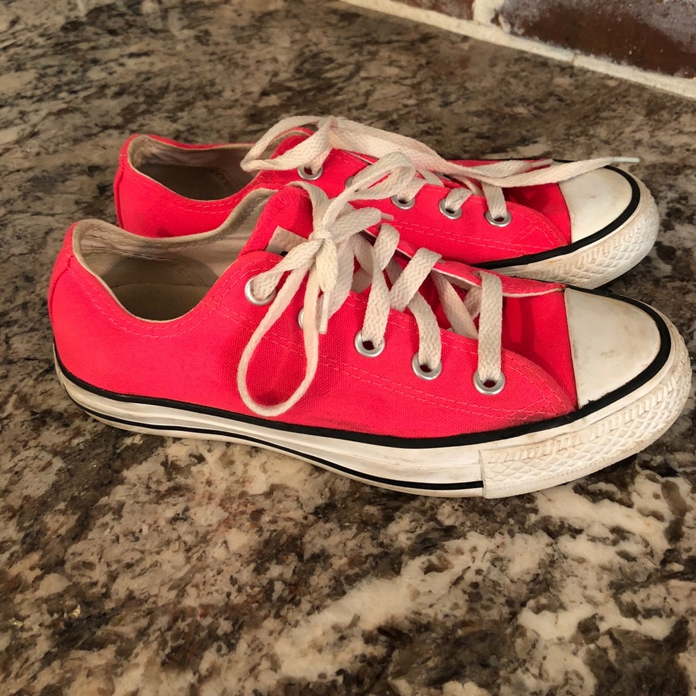 Converse-bright pink
