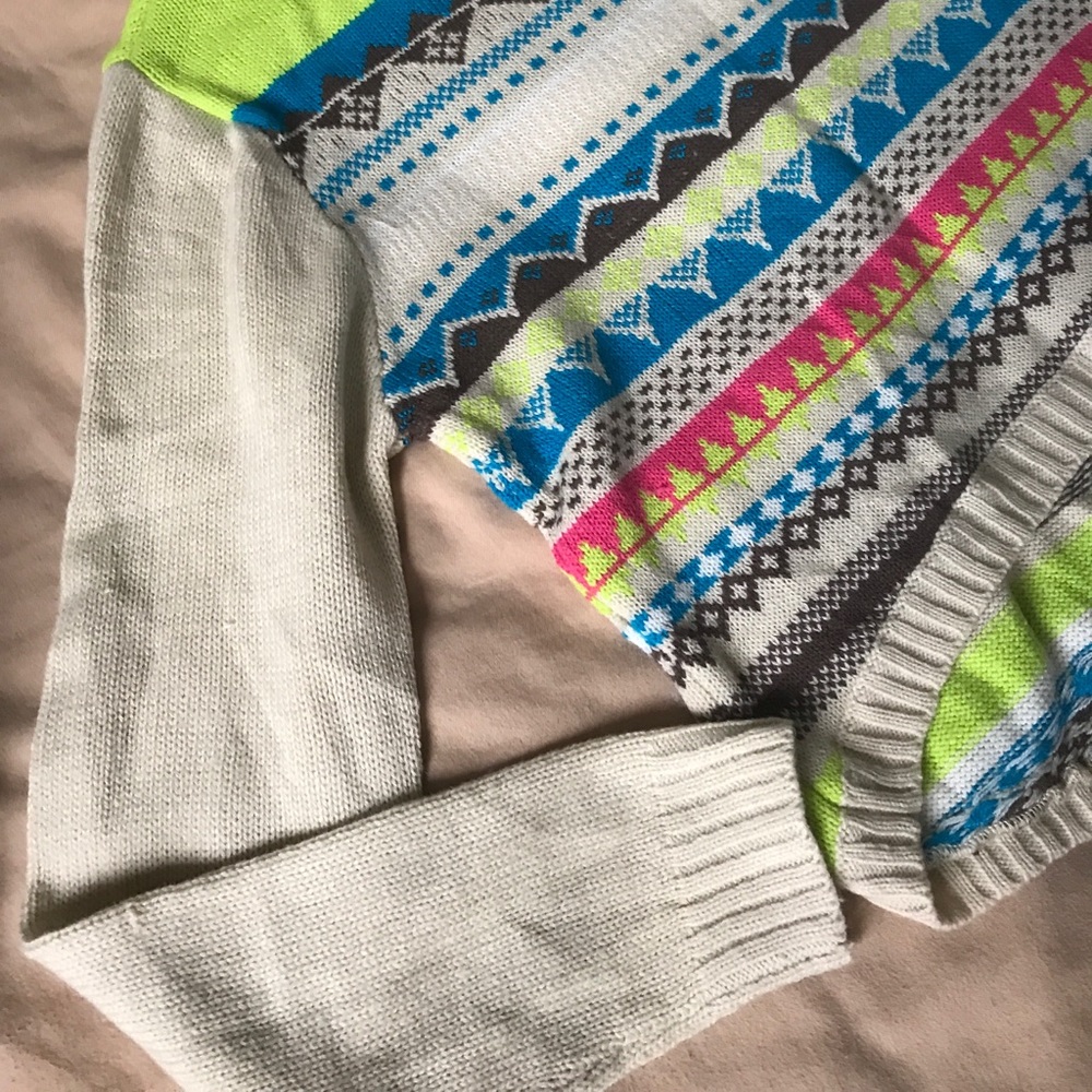 Roomates Aztec pullover - Picture 8 of 8