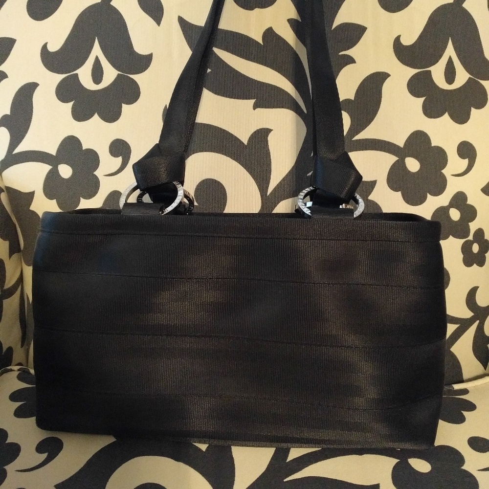 Harvey's Seatbelt Black Carriage Ring Satchel