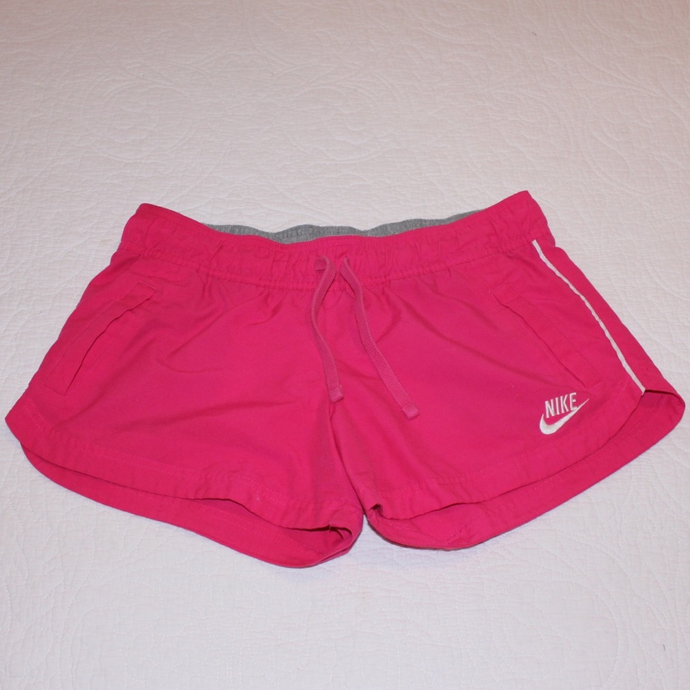 Cute pink Nike athletic shorts!