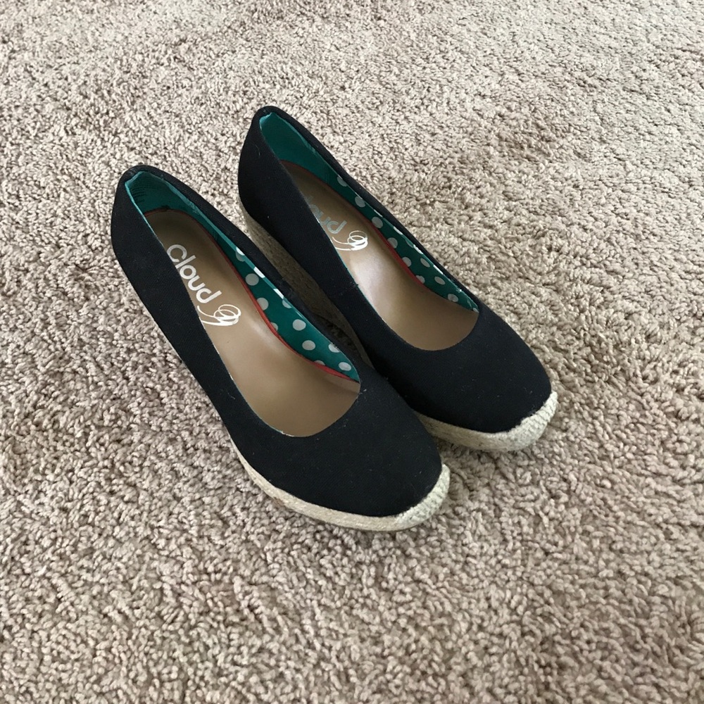 Black closed toe wedges