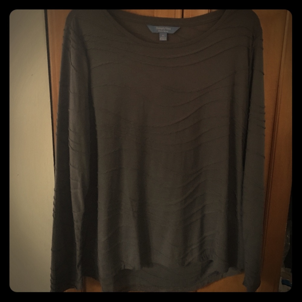 NWOT Simply Vera Woman’s Top