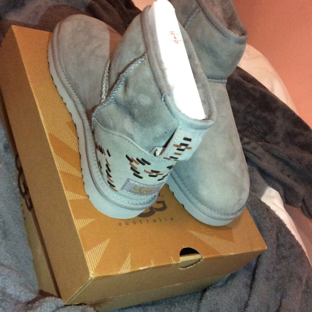 UGG Australia Women's  Classic Mini Rustic Weave