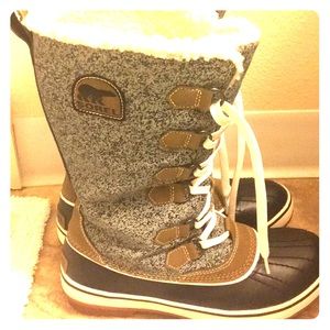 Sorel women's carnival boots size 8