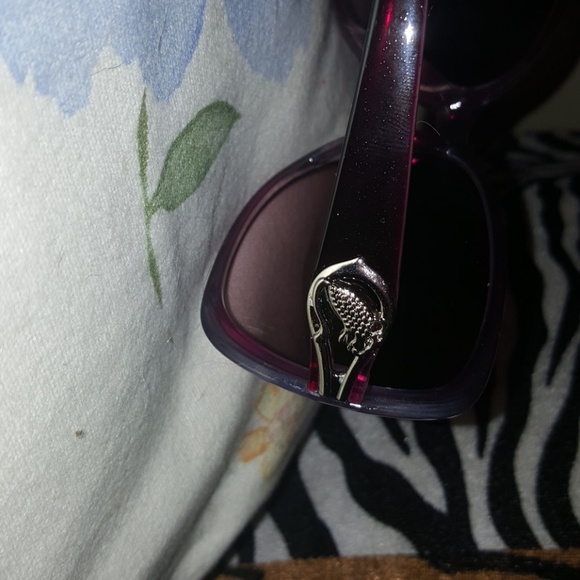 2 pair of sunglasses - Picture 2 of 3