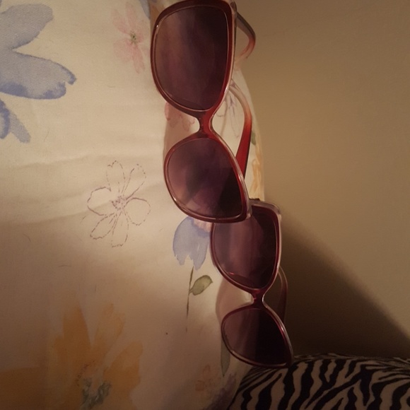 2 pair of sunglasses - Picture 3 of 3