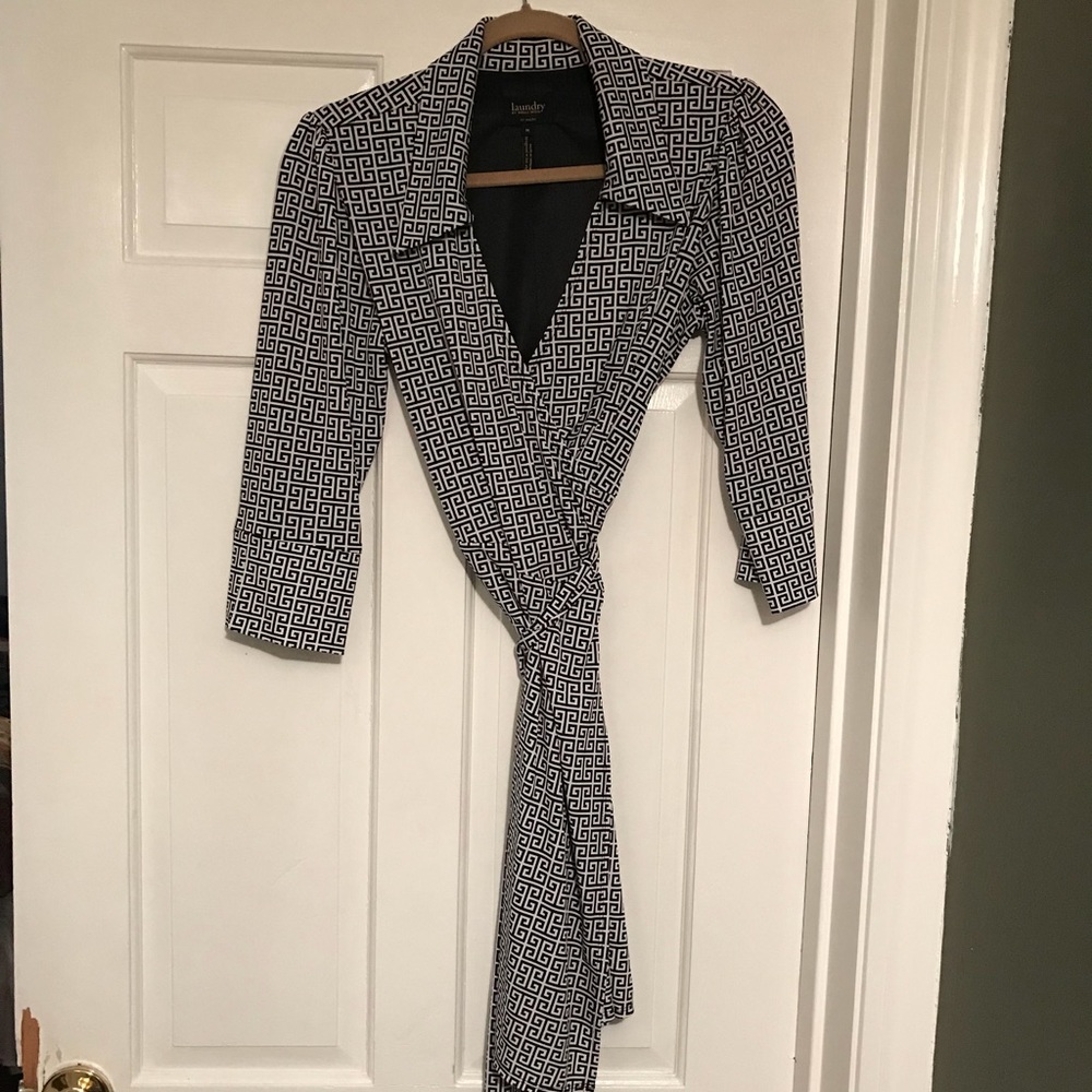 Laundry Women’s like new wrap dress