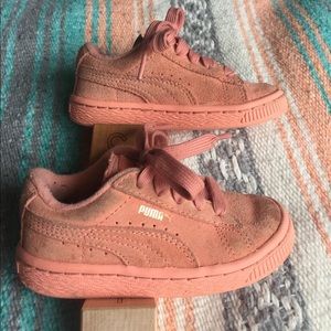 Puma toddler sz. 6 tennis shoes