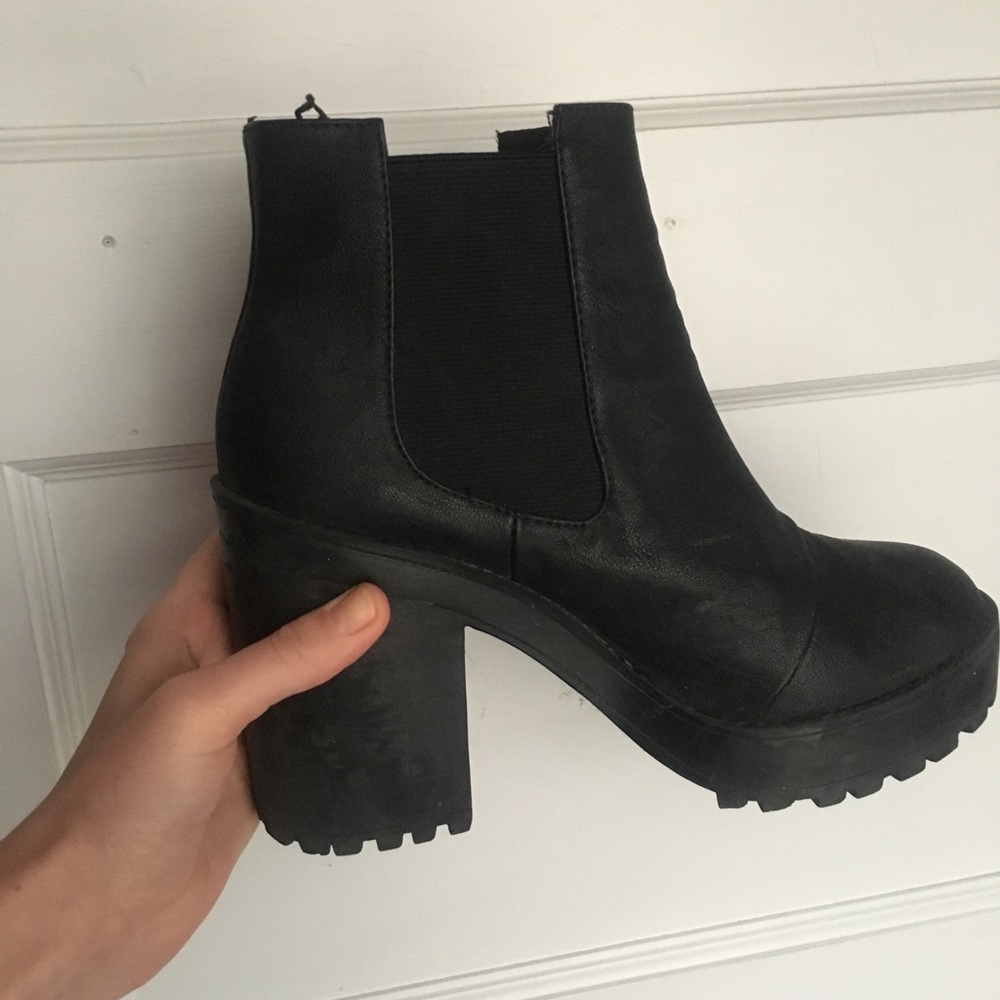 ✨H&M Black Platform Boots✨