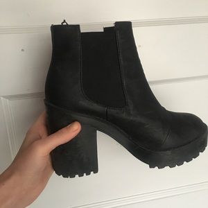 ✨H&M Black Platform Boots✨
