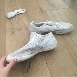 asics size 8.5 cheer shoes