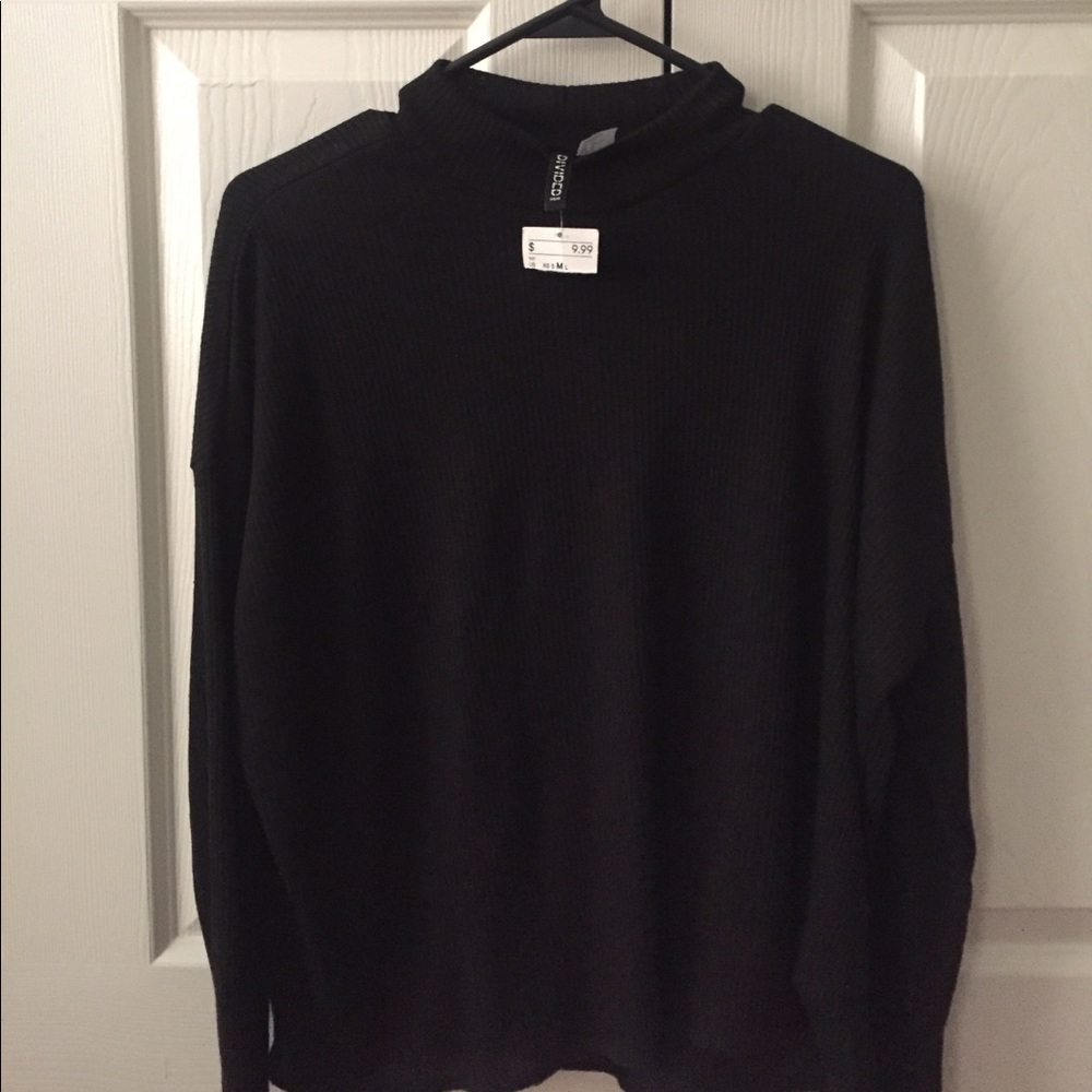 H&M slight mock neck light sweater