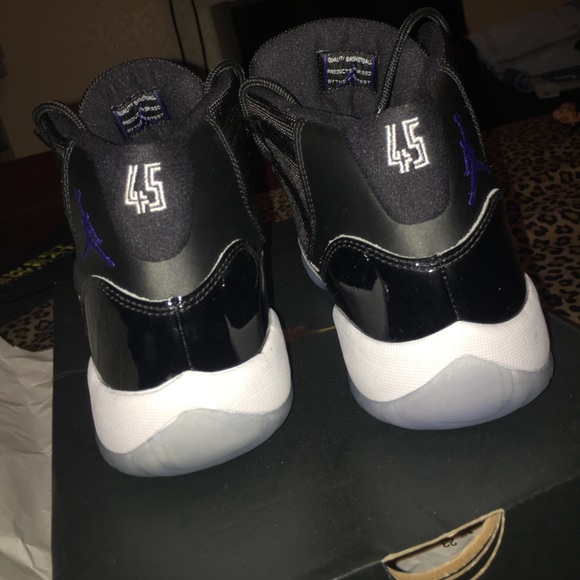 Shoes - Picture 3 of 4