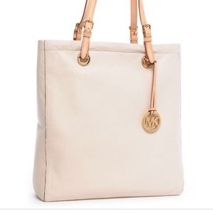 NWT Michael Kors Jet Set Leather Tote Vanilla