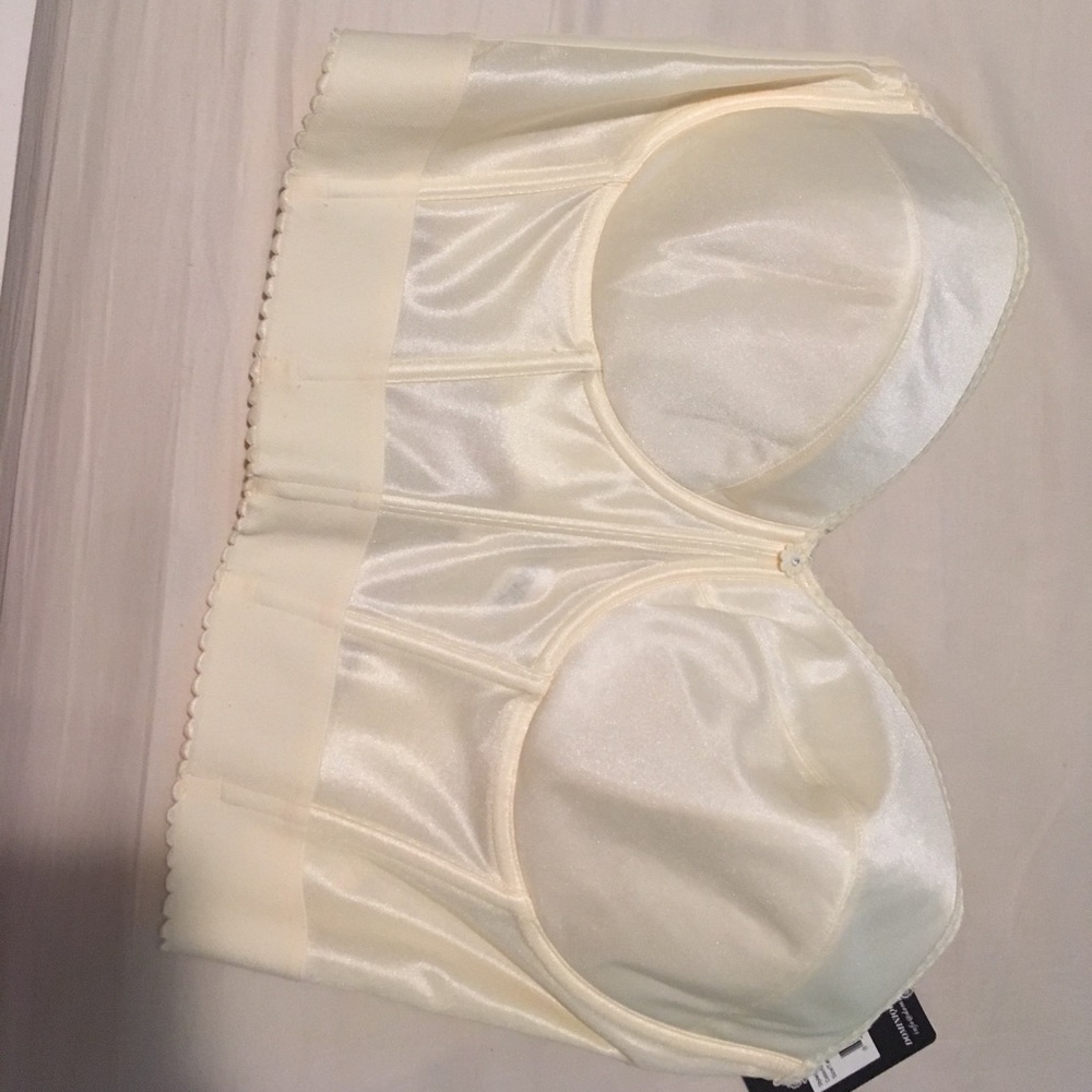 Low back strapless bra!