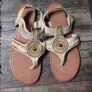 Maurice’s sandal size 9