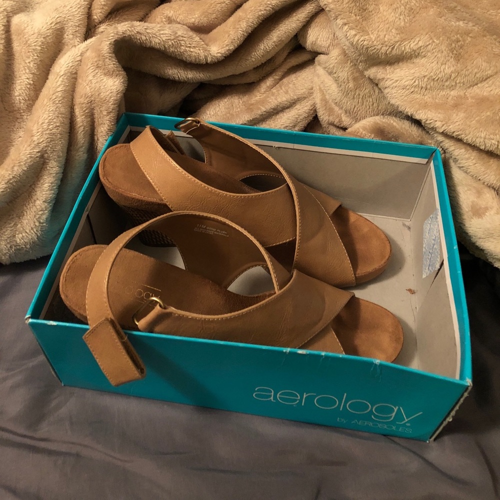 Nude memory foam wedges