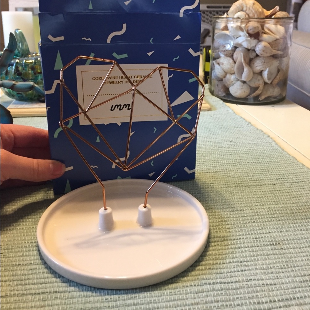 Brand New. Ceramic jewelry holder