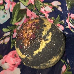 Handmade bath bomb