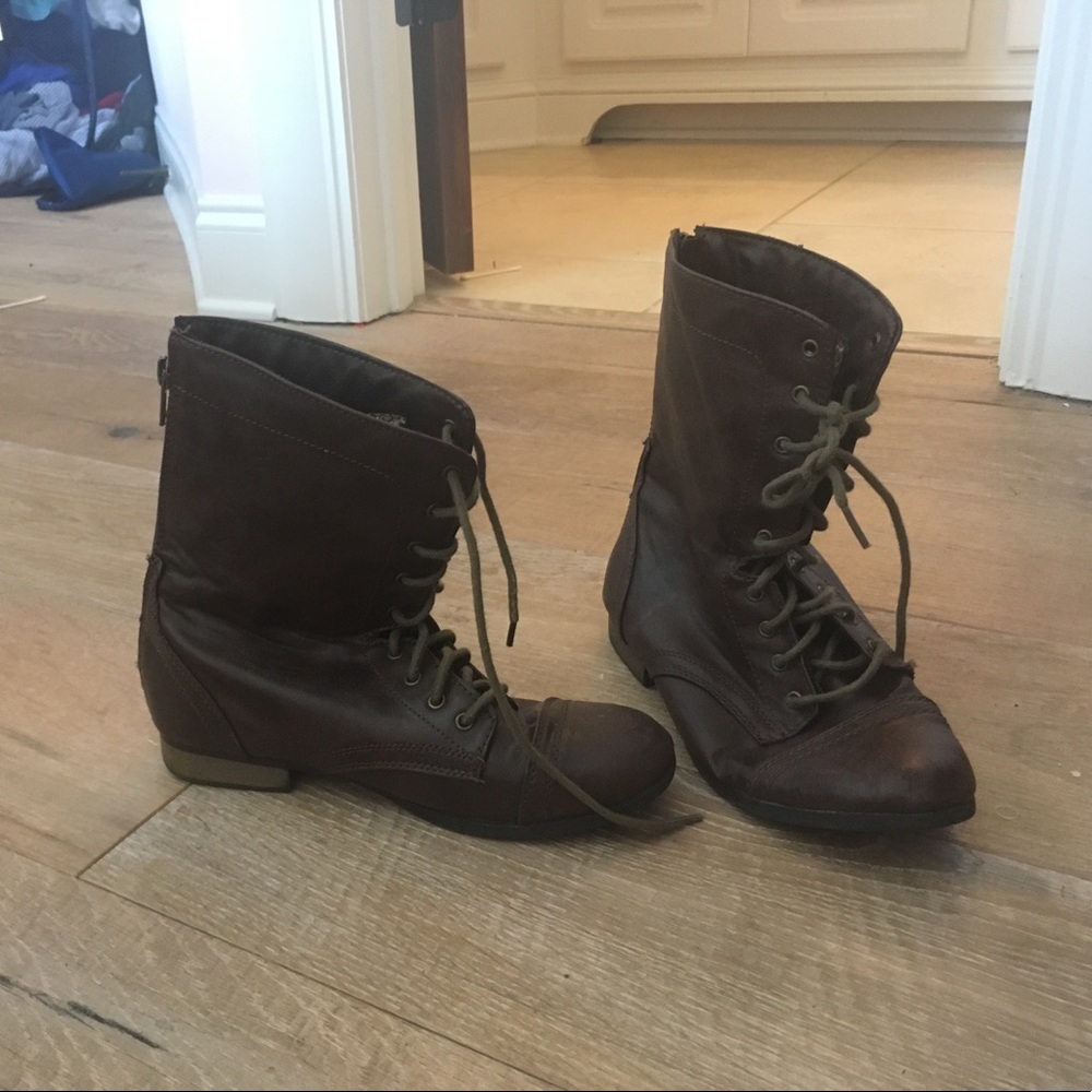 Kids 5 Steve Madden combat boots